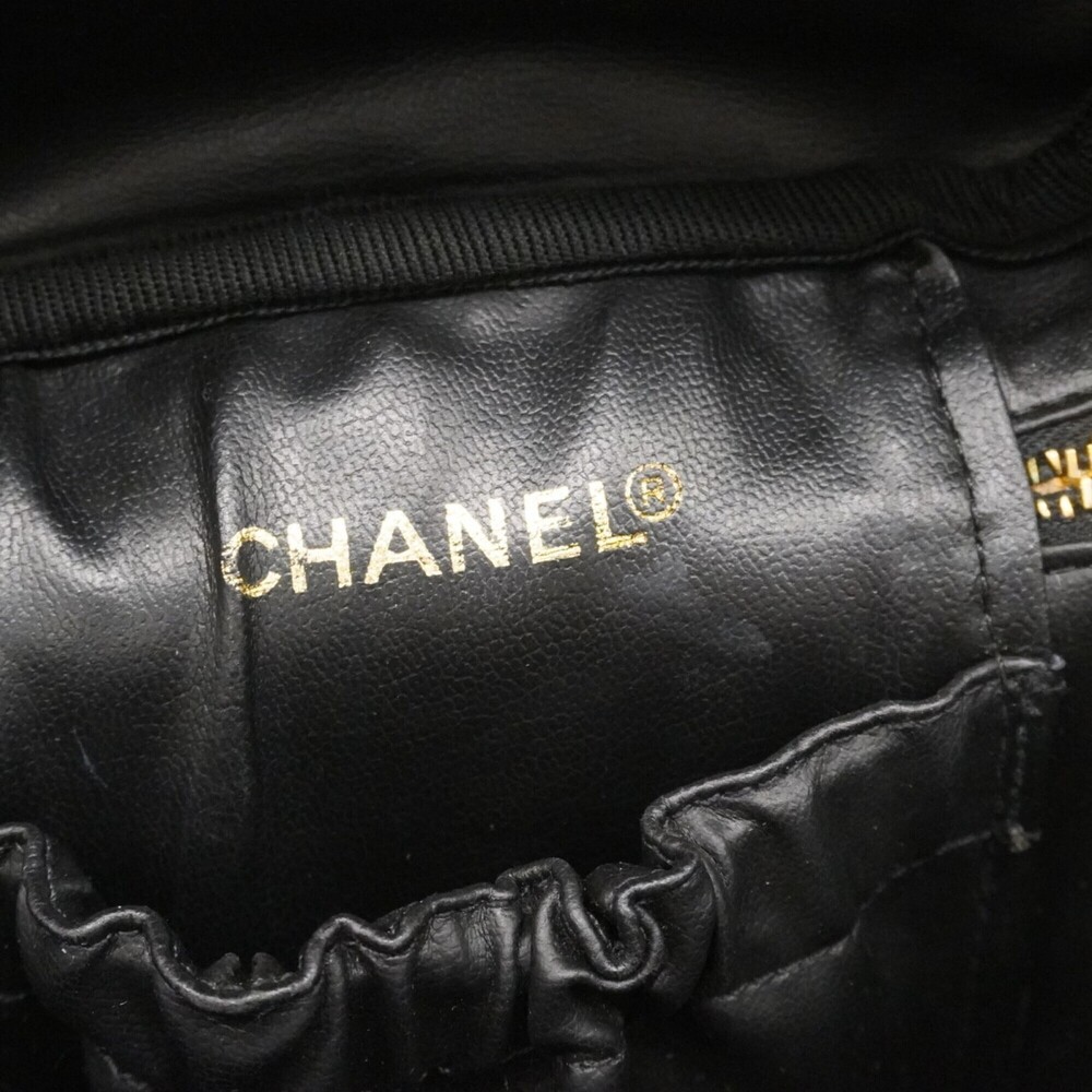 CHANEL Black Lambskin Leather Vanity Bag - Picture 5 of 11